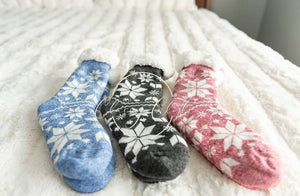 Non-Slip Sherpa Lined Socks - Lt Blue w/ Snowflakes